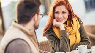 Çekici kadınların erkeklerin aklında kalmak için uyguladıkları 4 teknik
