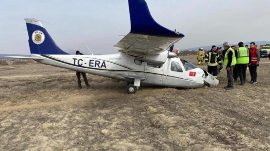 Isparta'da motoru bozulan eğitim uçağı zorunlu iniş yaptı! Pilot ve uçuş öğrencisi yaralandı