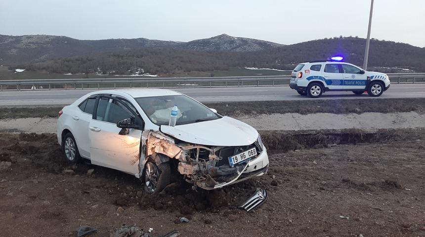 Çorum'da tırla çarpışan otomobildeki aynı aileden 3 kişi yaralandı
