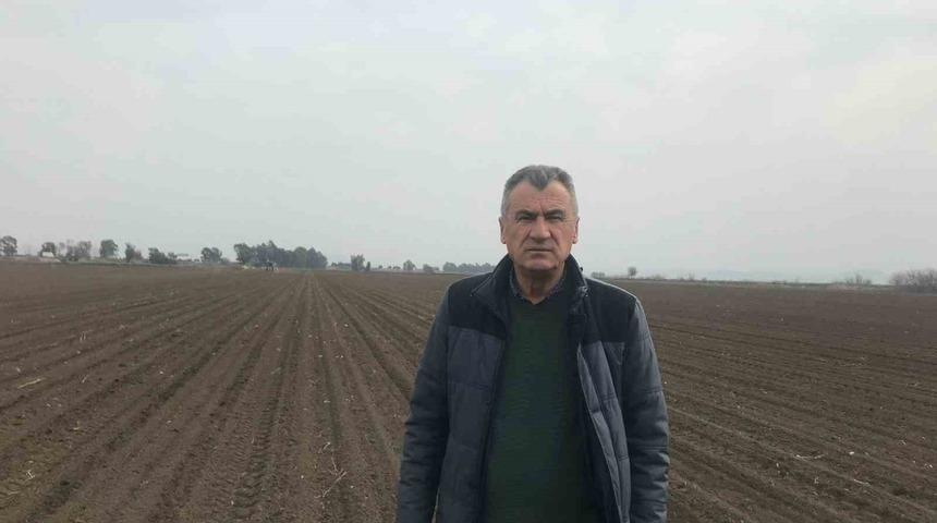 Depremzede çiftçiler üretmeye devam ediyor