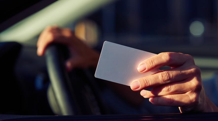 44/1-b trafik cezası nedir, ceza tutarı ne kadar? 44/1-b trafik cezası maddesi ihlal konusu nedir, kimlere uygulanır?