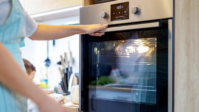 Ana yemeğe leziz bir alternatif: Patlıcanlı börek! İşte patlıcanlı börek malzemeleri ve tarifi