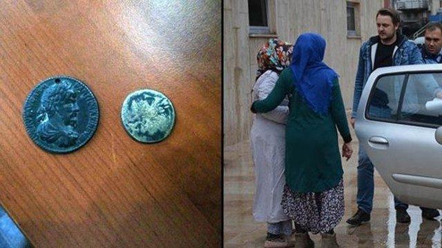 Dilenciden çıkanlar şoke etti: Tarihi madalyon, sikke...