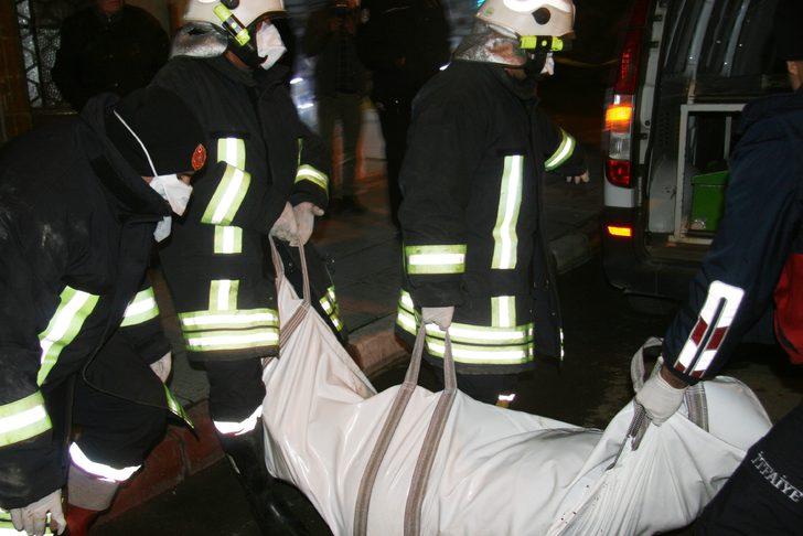 Tavandan dökülen kurtlar dehşeti ortaya çıkardı G1