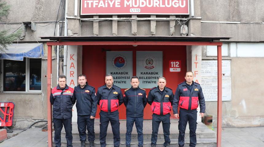 Karabük'ten afet bölgesine giden itfaiyeciler, insanlara umut olmanın gururunu yaşıyor