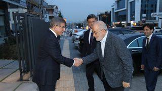 Saadet Partisi lideri Temel Karamollaoğlu, Gelecek Partisi Genel Başkanı Ahmet Davutoğlu'nu ziyaret etti