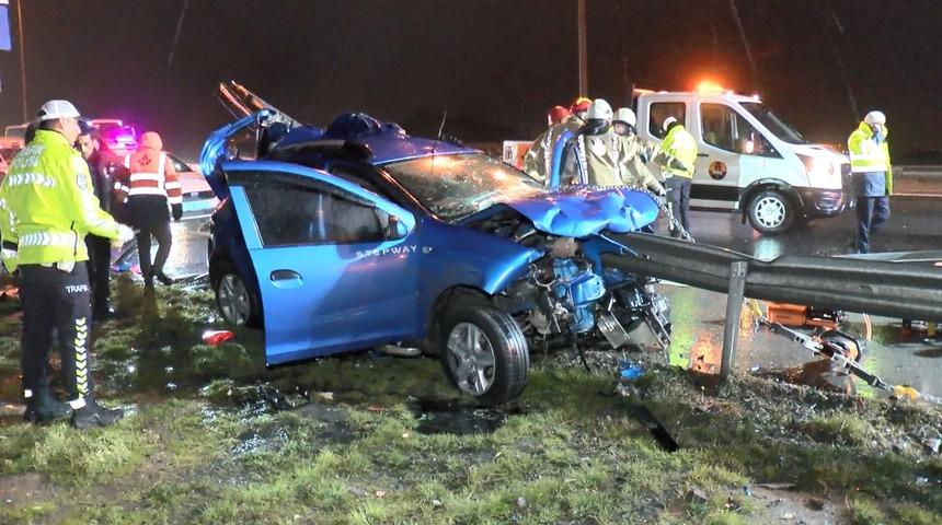 Beykoz'da feci kaza! Bariyerlere ok gibi saplandı, sürücü hayatını kaybetti