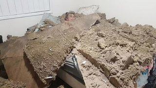 Uyurken birdenbire tavan üzerine çöktü! Ölümden kıl payı kurtuldu... “Beni bulduklarında inanamadılar”