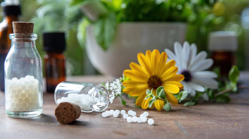 Homeopati nedir, nasıl yapılır? Homeopatinin temel ilkeleri nelerdir, hangi alanlarda kullanılır?