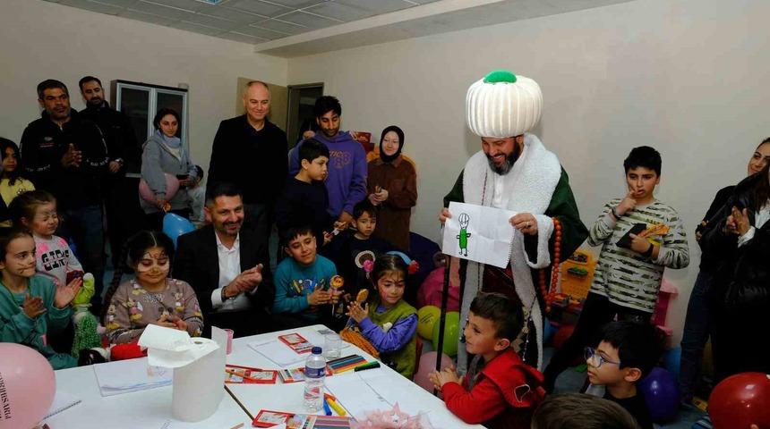 Depremzede &ccedil;ocukların y&uuml;z&uuml; Sivrihisar&rsquo;da g&uuml;l&uuml;yor