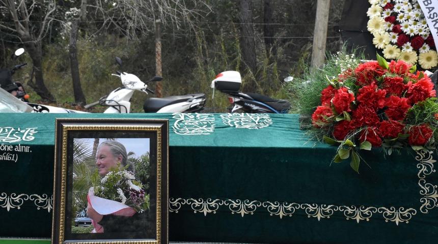 Emekli tiyatrocu Kazım Akşar, Muğla'da son yolculuğuna uğurlandı