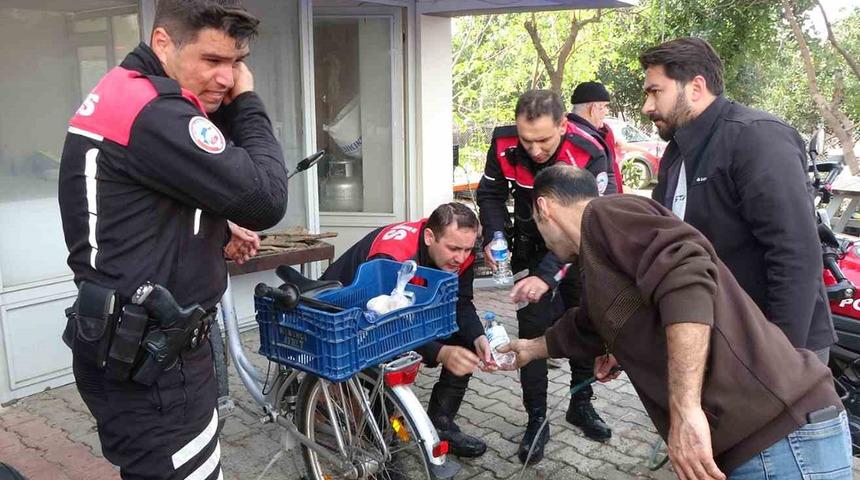 Polis ekipleri kan ter içinde kaldı! Vatandaşlar su ve ayran ikram etti... Uyuşturucu krizine giren şahıs herkesi panikletti