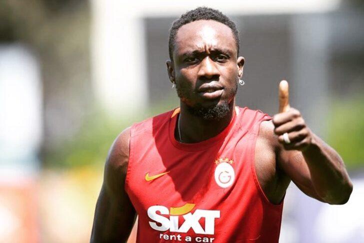 Futbolcu Mbaye Diagne otostop çeken öğrencileri arabasına aldı! Ortaya renkli görüntüler çıktı