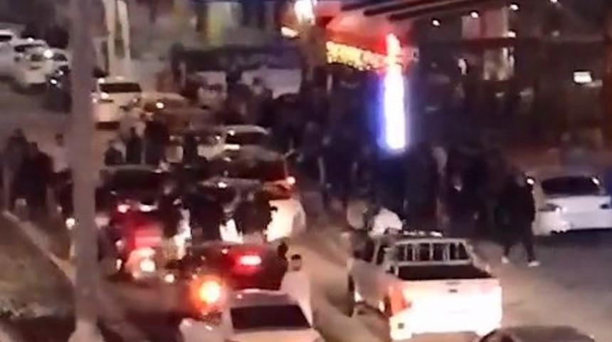 Elazığ'da 'yol verme' tartışması meydan savaşına dönüştü! Çok sayıda gözaltı var