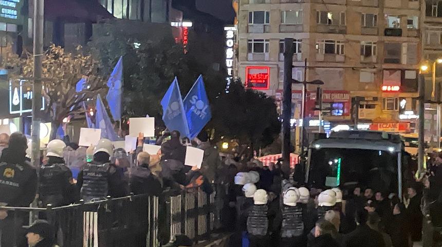 İstanbul'da izinsiz gösteri yapmak isteyen gruptan 8 kişi gözaltına alındı