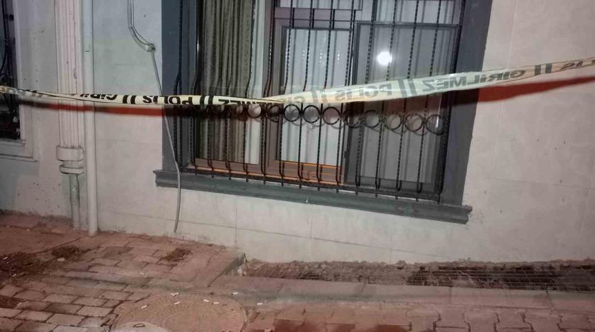 Şişli&rsquo;de husumetli olduğu akrabasının evine pencereden ateş etti: 1 yaralı