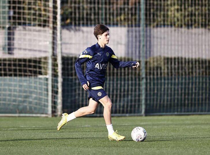 Herkes bu haberi bekliyordu! Fenerbahçe'nin genç yıldızı Arda Güler'in yeni sözleşmesi hazır... O madde kaldırılıyor! G3