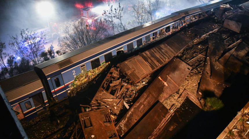 Yunanistan’daki tren kazasının yankıları sürüyor! İstasyon şefinin itirafı ülkeyi karıştırdı... Sokaklardan protesto sesleri yükseldi