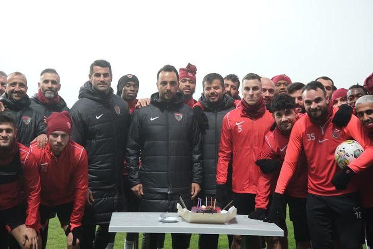Hatayspor antrenörlerinden Osman Ateş anlattıklarıyla herkesi duygulandırdı! "Atsu ve Taner Savut üst katımdaydı, sırtımla ellerimle duvarları kırdım..." G3