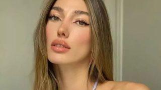 'Kendimi bu ülkeye ait hissetmiyorum' sözleriyle tepki çekmişti! Şevval Şahin derin göğüs dekoltesiyle bakana bir daha baktırdı