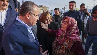 Adalet Bakanı Bozdağ, İslahiye ilçesinde kurulan konteyner kenti ziyaret etti