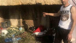 Depremde evi yıkılınca korkudan mağaraya yerleşti! Burası daha sağlam