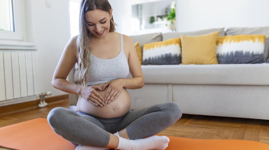 Anne karnındaki bebek annenin elini hisseder mi? Anne karnında bebek sevildiğini hisseder mi?
