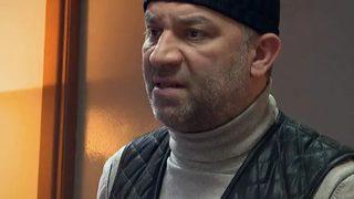 Arka Sokaklar'ın Mesut Komiseri Şevket Çoruh'un eşi güzelliğiyle mest etti! Bakan bir daha baktı