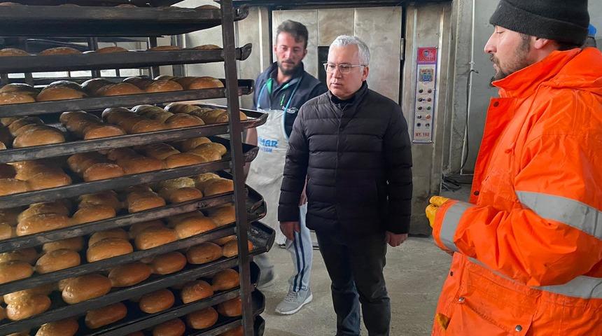 Mehmetçik, Doğanşehir'de depremzedeler için ekmek üretiyor