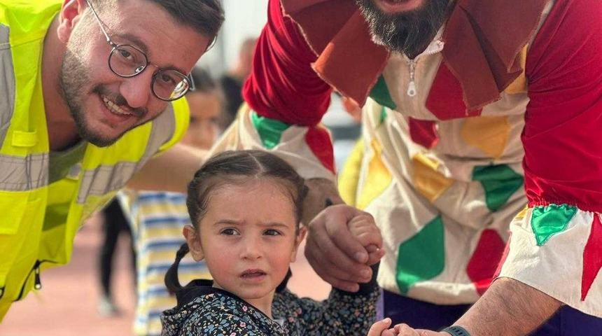 Erzurum Büyükşehir Belediyesi Şehir Tiyatrosu Adıyaman'da çocukların yüzünü güldürüyor