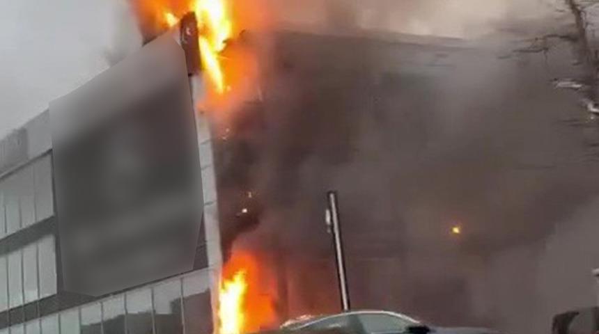 Son dakika: Otomobil firmasına ait yetkili servis binasında yangın çıktı! Ekipler bölgede