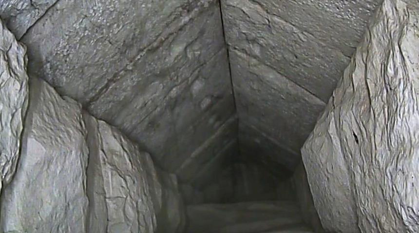 Mısır'da gizemli keşif! B&uuml;y&uuml;k Piramit'te 9 metre uzunluğunda gizli bir koridor bulundu