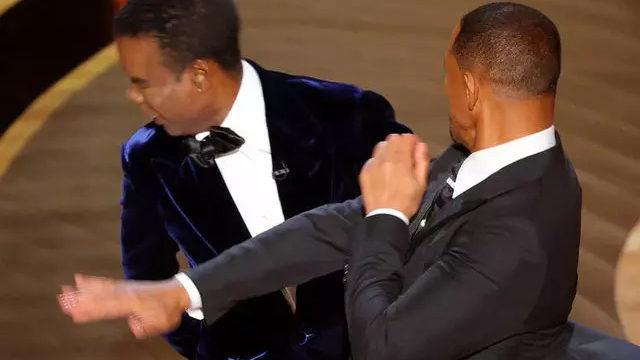 Will Smith Oscar töreninde tokat atmıştı! Chris Rock ilk defa konuştu: Evet, acıttı