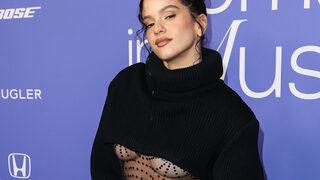 Şarkıcı Rosalia ödül törenine tarzıyla damga vurdu! Lana del Rey ile tanıştım