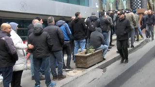 'Hiç beklemiyordum' Akın ettiler! Uzun kuyruklar oluştu... '47 yaşında emekli oluyorum' Bugün olmazsa yarın, yarın olmazsa öbür gün diyerek EYT için beklediler