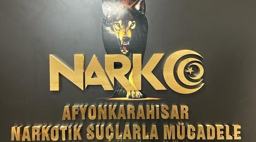 Hava yastığı kapağının altına saklanan kokaini Coo buldu