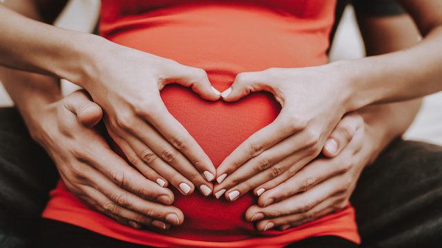 Hamilelikte hangi durumlarda cinsel ilişki sakıncalıdır, zararlı mı? Hamilelikte cinsel ilişki sonrası kanama görülmesi normal mi?