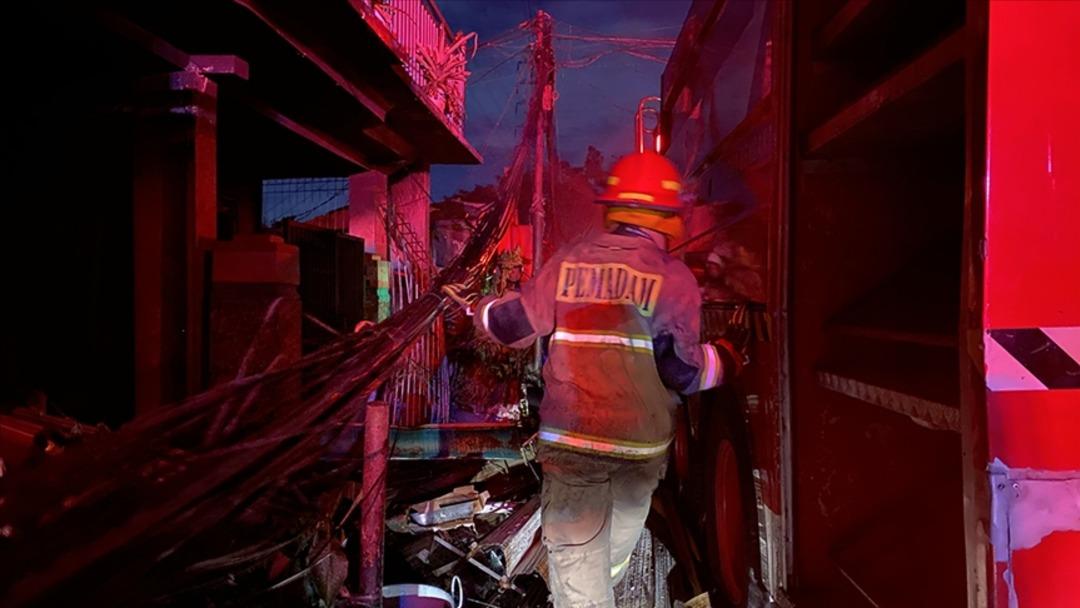 Akaryakıt deposunda korkutan yangın! Endonezya&rsquo;nın başkentinde bir anda alevler y&uuml;kseldi: 17 &ouml;l&uuml;, 50&rsquo;den fazla yaralı