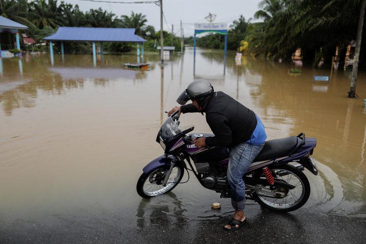 Malezya’daki şiddetli yağışlar hayatı durma noktasına getirdi! 40.000 kişi evlerinden tahliye edildi: Ölü sayısı 4’e yükseldi G5