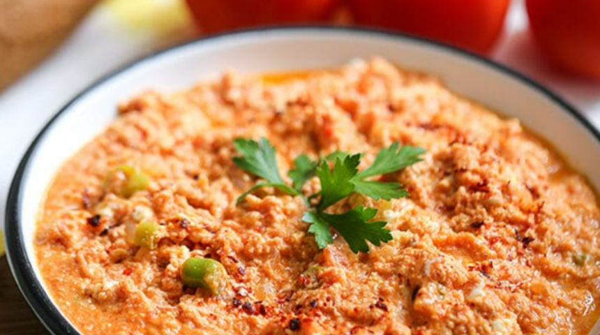 Kahvaltının vazgeçilmezi soğanlı menemen tarifi! Soğanlı menemen nasıl yapılır?
