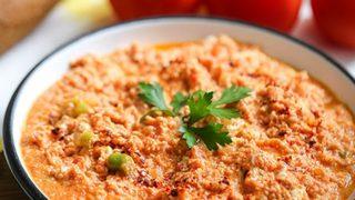 Kahvaltının vazgeçilmezi soğanlı menemen tarifi! Soğanlı menemen nasıl yapılır?