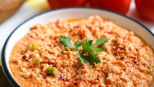 Kahvaltının vazgeçilmezi soğanlı menemen tarifi! Soğanlı menemen nasıl yapılır?