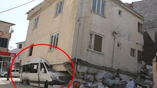 Kahramanmaraş'ta şaşkına çeviren görüntü! Depremde binanın yıkılmasını minibüs önledi