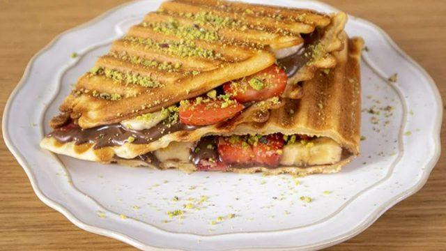 En pratik waffle tarifi! Tost makinesinde waffle nasıl yapılır?