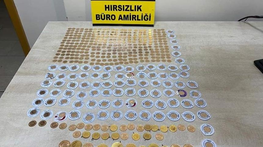 Kendilerini polis olarak tanıtan dolandırıcılara bütün altınlarını verdi! Operasyonla kıskıvrak yakalandılar