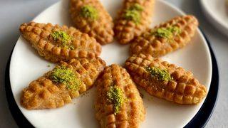 Kandillerin vazgeçilmezi kalburabastı tarifi! Kıyır kıyır kalburabastı nasıl yapılır?