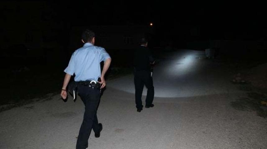 Hırsız polislerin yanına gidip 'ben hırsızım' dedi...