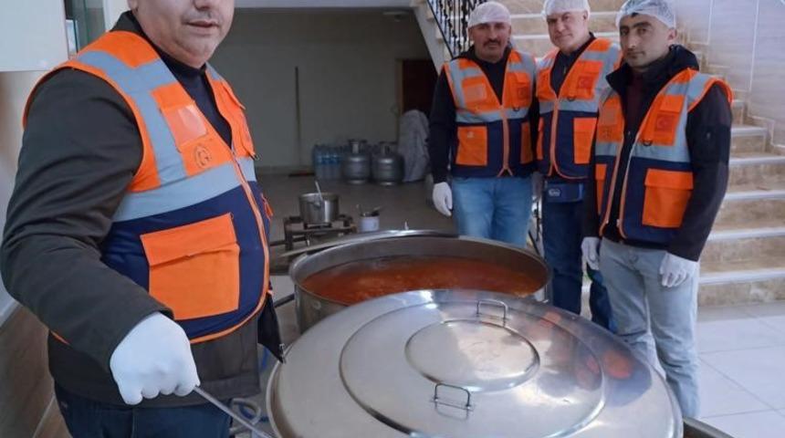 Mobil fırın ve mutfak deprem bölgesinde kalıcı çözüm sağladı