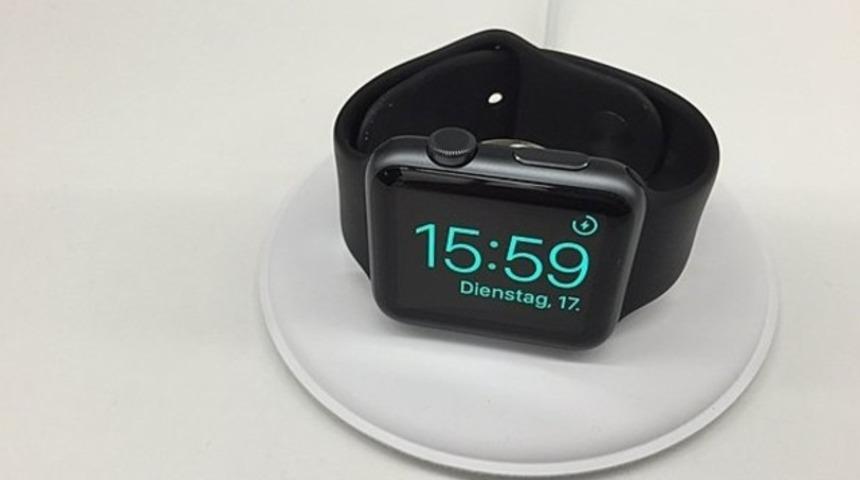 Apple Watch kablosuz şarj standına kavuşuyor