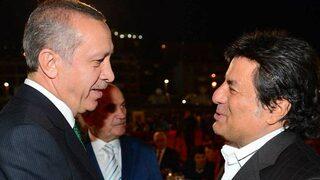 Coşkun Sabah'tan maçlardaki sloganlara tepki! TOKİ binalarına övdü... Apartmanda yaşayacak olsam...